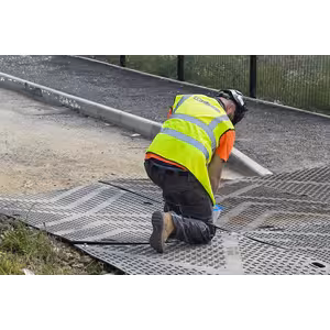 EuroMat heavy duty access mat - Site worker installation