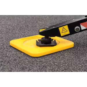Hi Pro Recessed Outrigger Pad - Hi-vis yellow in use