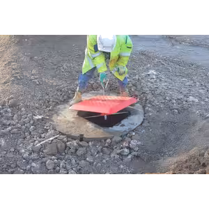 Tuffcover - Temporary manhole cover solution worker